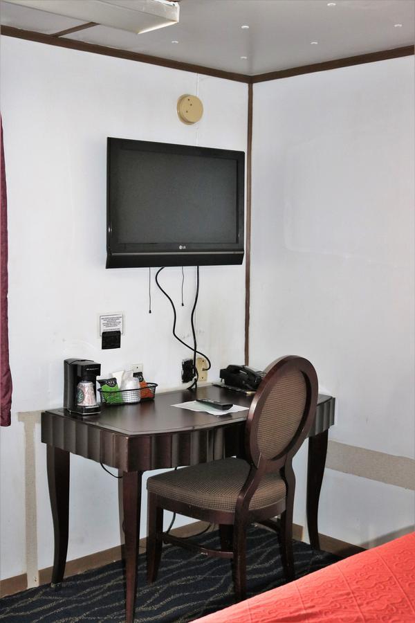 Rodeway Inn Harlan Экстерьер фото