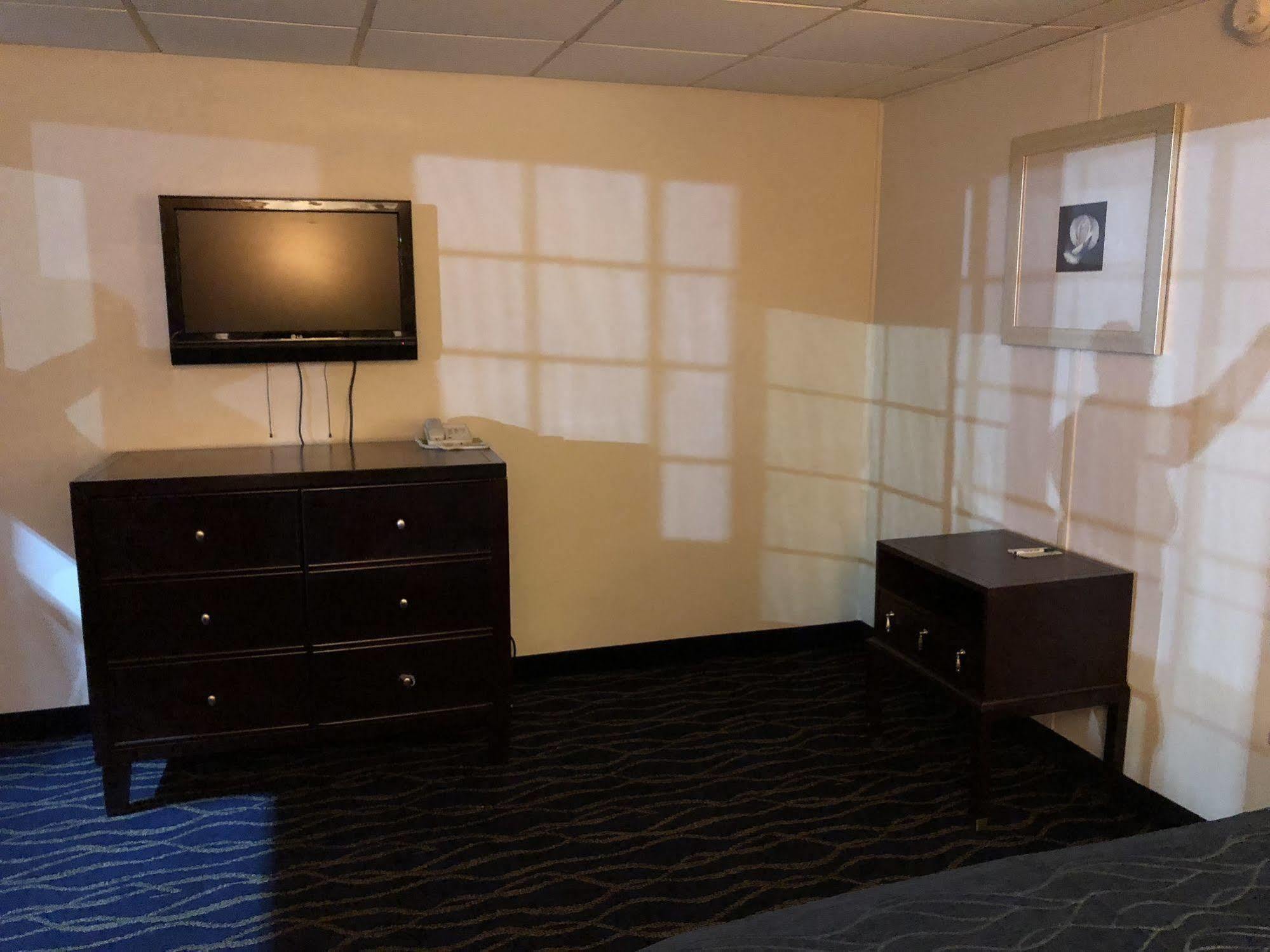 Rodeway Inn Harlan Экстерьер фото