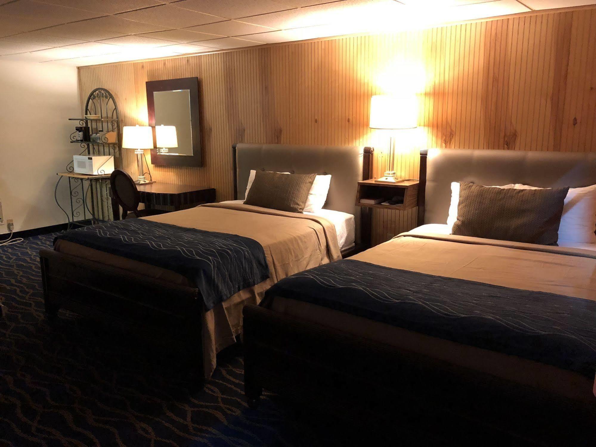 Rodeway Inn Harlan Экстерьер фото