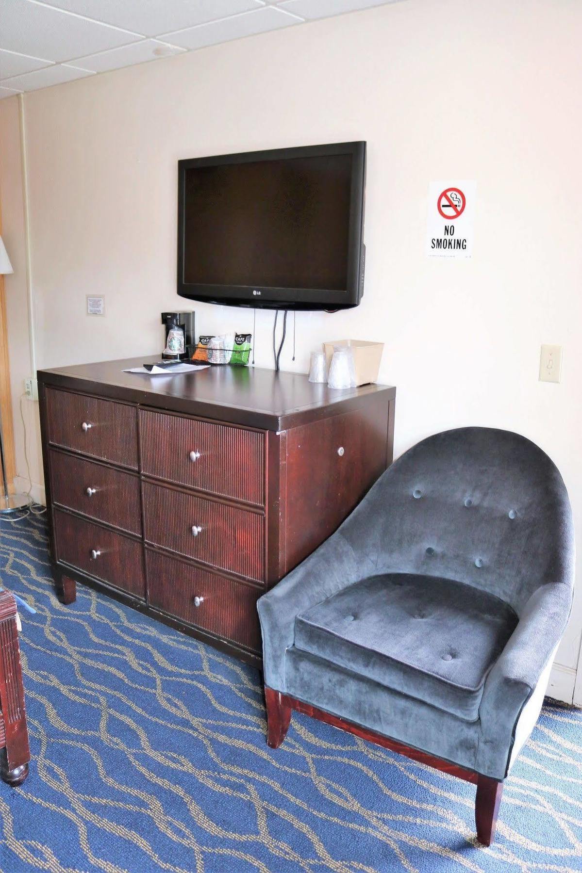 Rodeway Inn Harlan Экстерьер фото