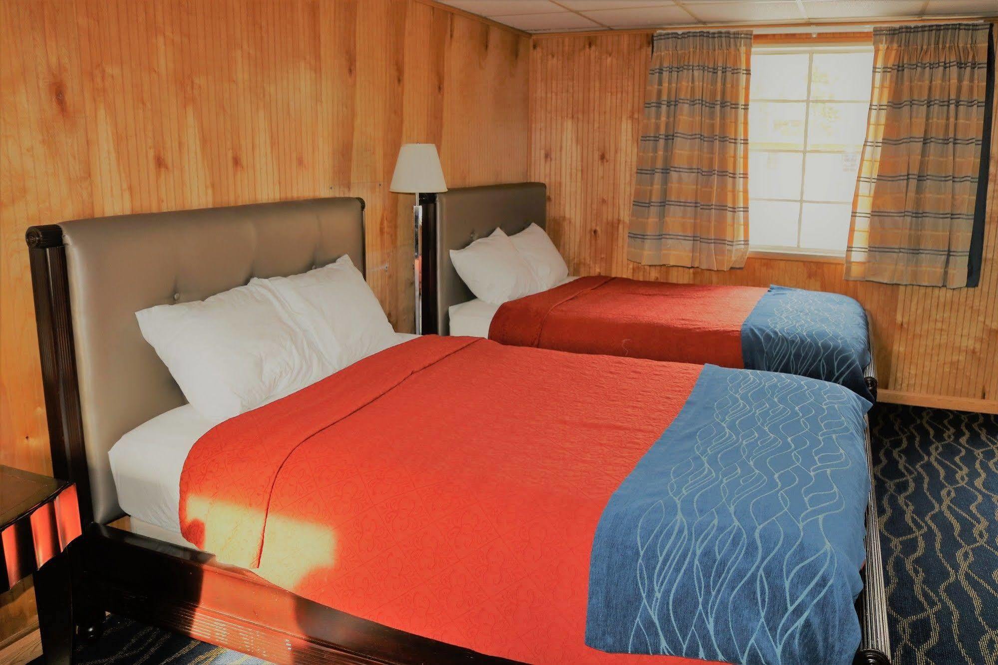Rodeway Inn Harlan Экстерьер фото
