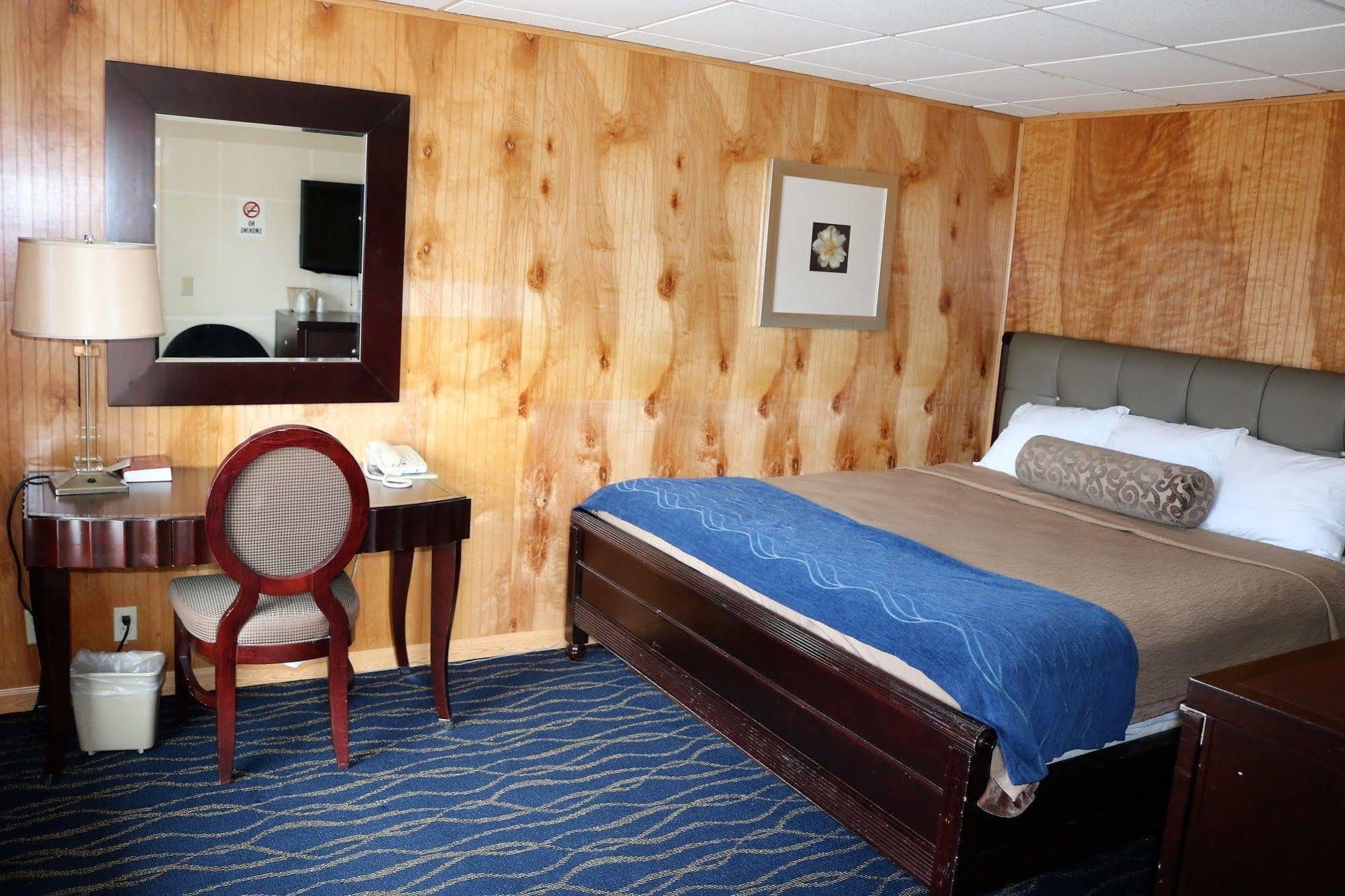 Rodeway Inn Harlan Экстерьер фото