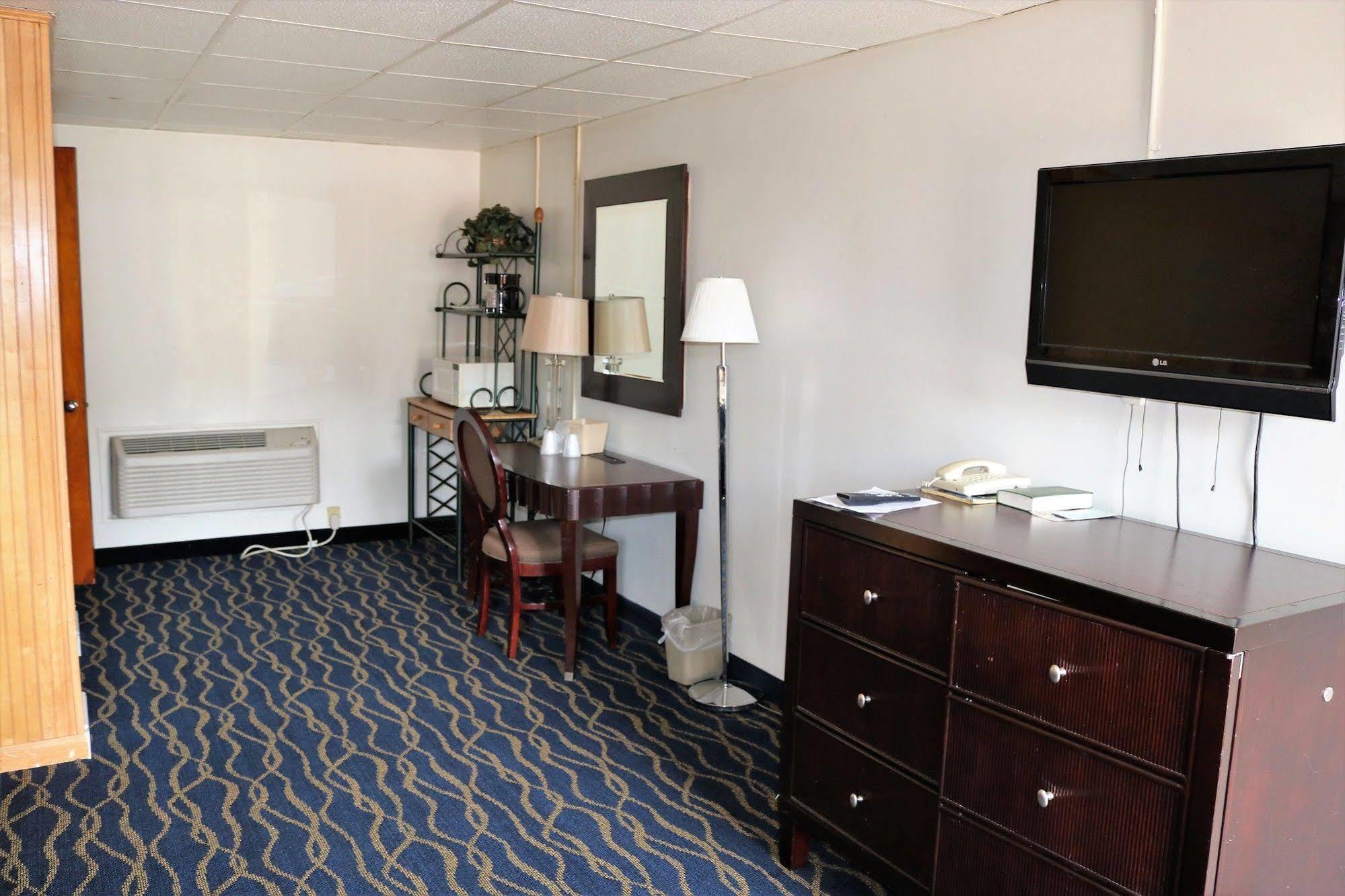 Rodeway Inn Harlan Экстерьер фото