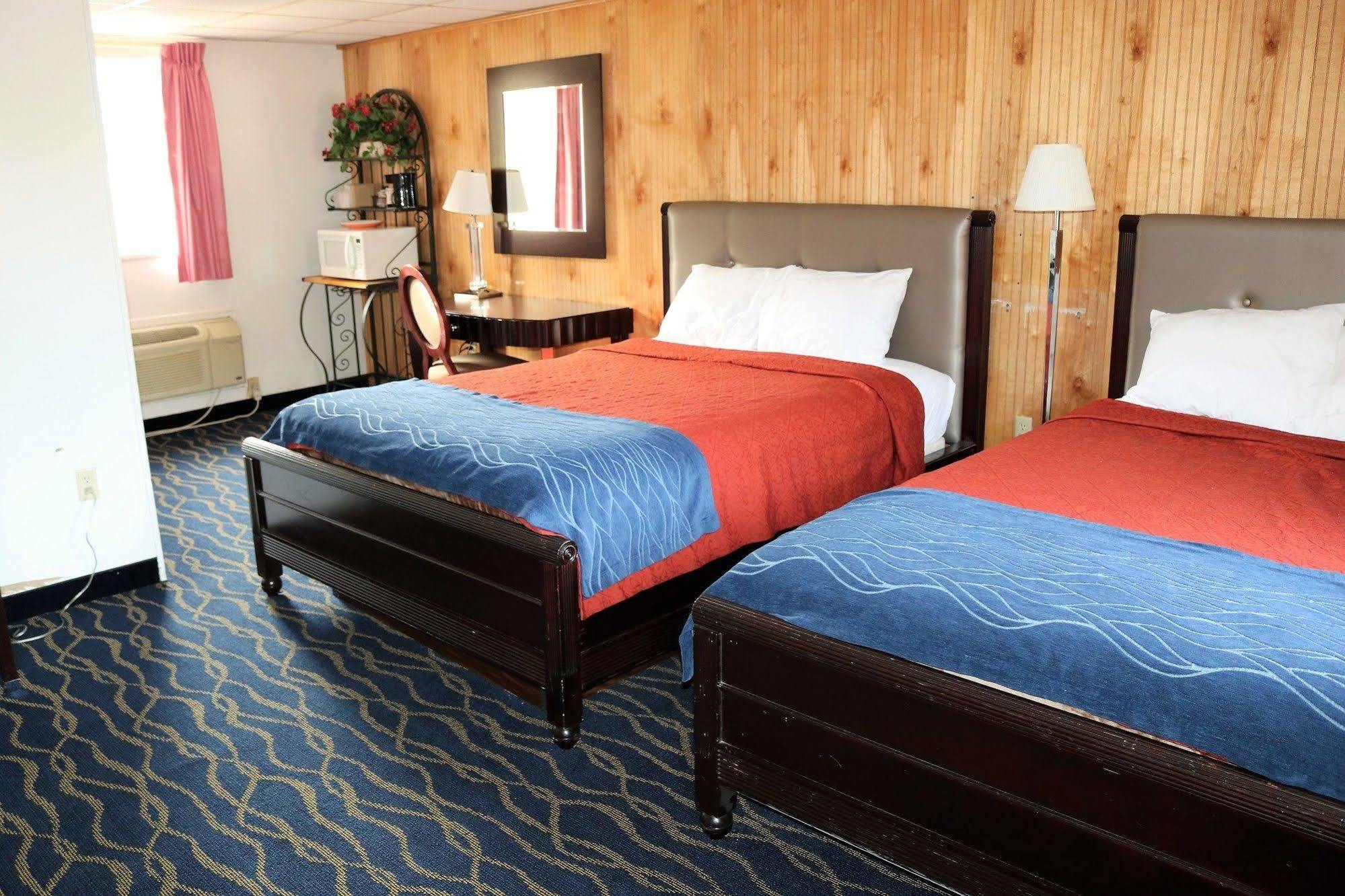 Rodeway Inn Harlan Экстерьер фото
