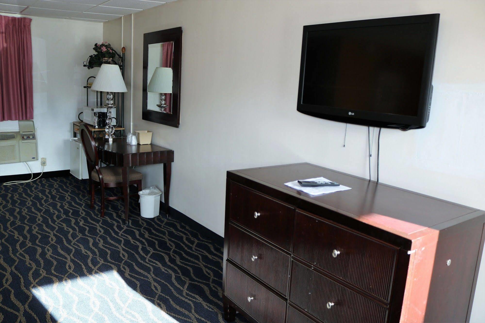 Rodeway Inn Harlan Экстерьер фото