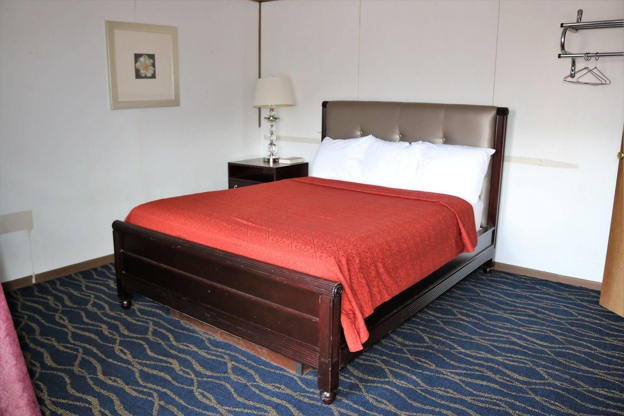 Rodeway Inn Harlan Экстерьер фото