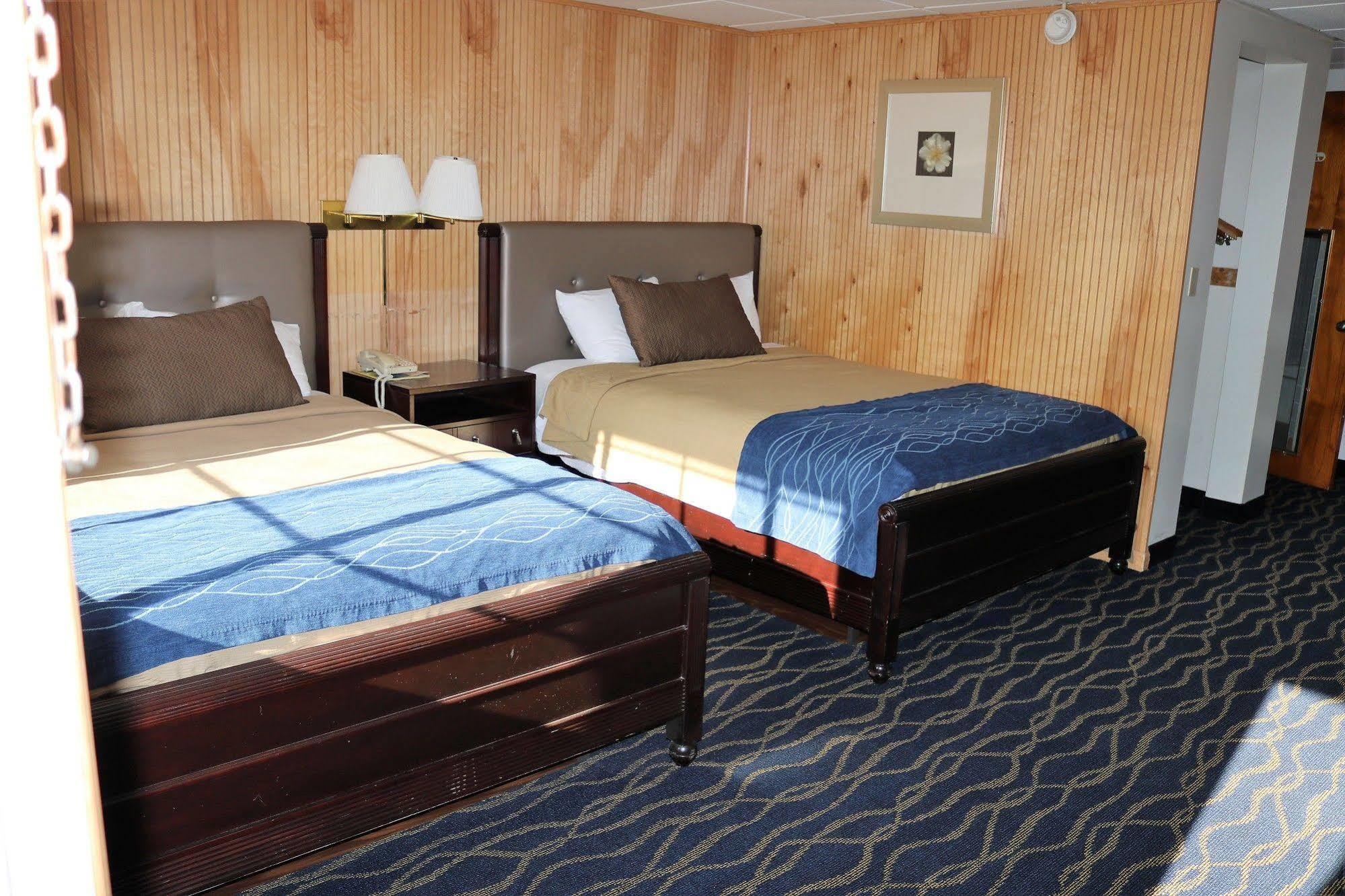 Rodeway Inn Harlan Экстерьер фото