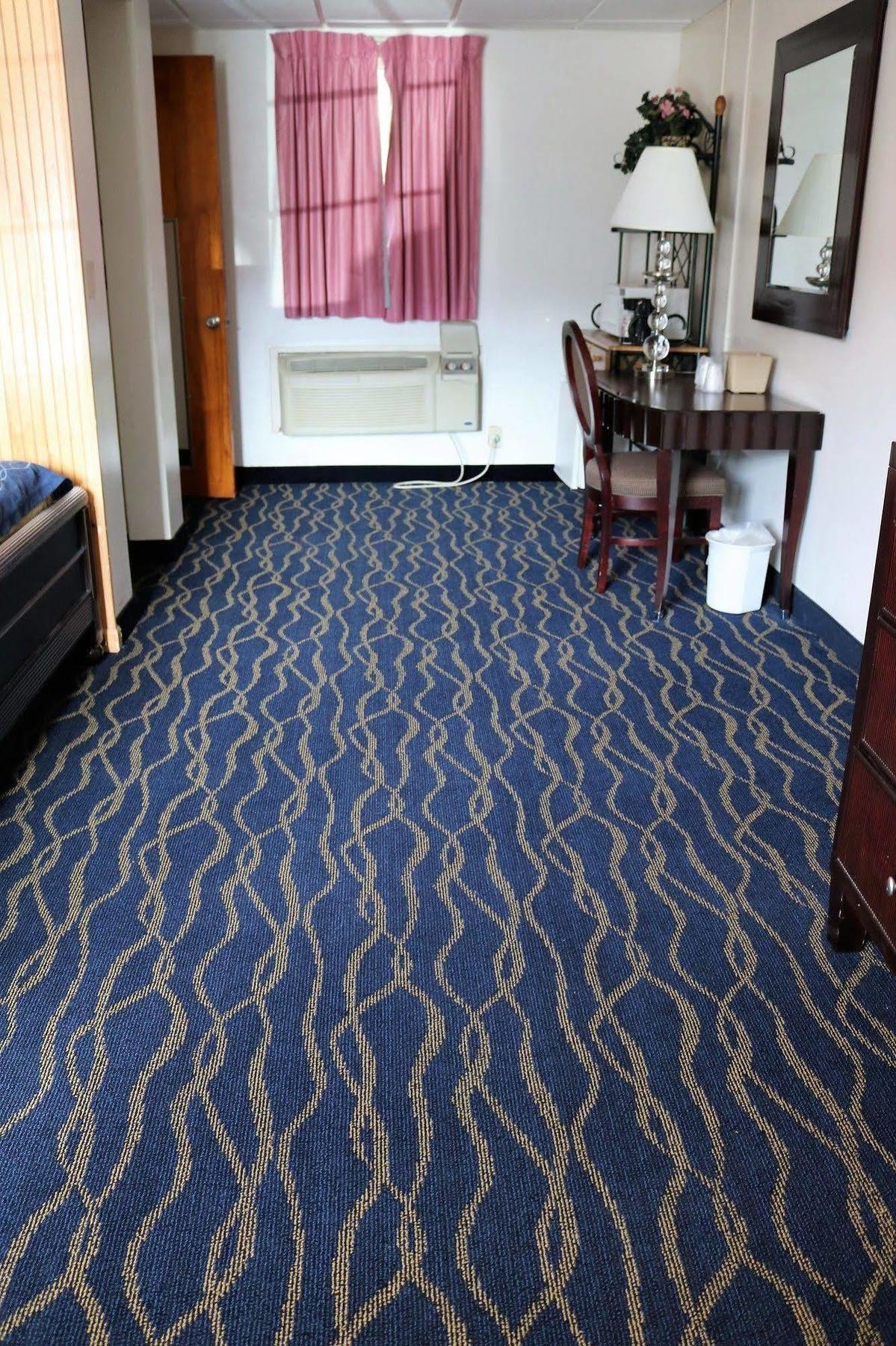 Rodeway Inn Harlan Экстерьер фото